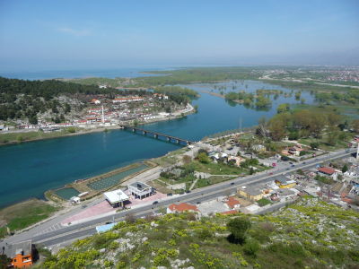 Výhľad z pevnosti na rieku Buna a Skadarské jazero
