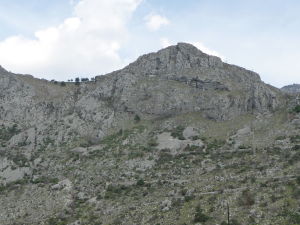 Kotorská Pevnosť sv. Jána obkolesená horami