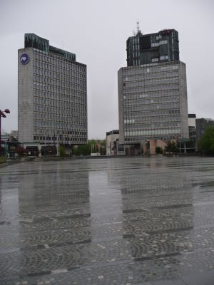 Námestie republiky, banka a kancelárske budovy