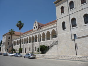Bazilika dospievajúceho Ježiša - Škola