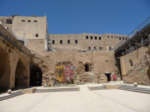 Nádvorie citadely, kde sa kedysi prechádzali križiaci