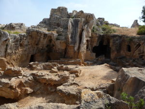 Ruiny jednej z väčších hrobiek