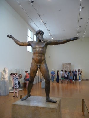 Bronzová socha Poseidona, nazývaná aj Artemision - jedno z najvzácnejších umeleckých diel v múzeu