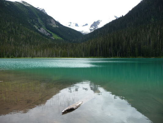 Dolné Joffreho jazero v Britskej Kolumbii
