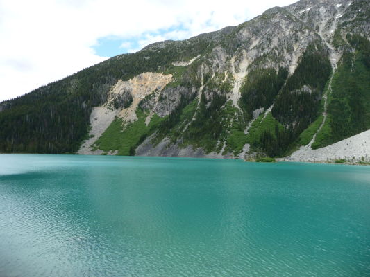 Horné Joffreho jazero v provinčnom parku v Britskej Kolumbii
