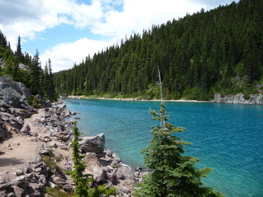 Jazero Garibaldi v provinčnom parku Garibaldi v Britskej Kolumbii v Kanade