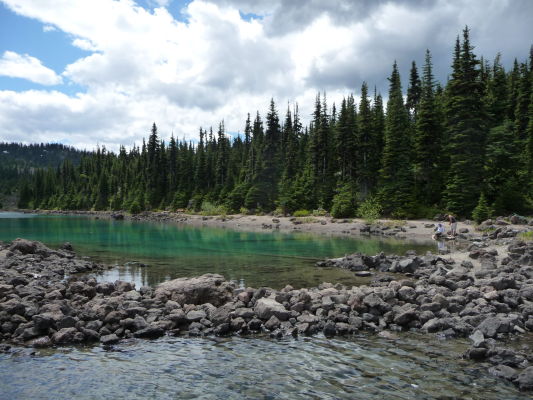 Jazero Garibaldi v provinčnom parku Garibaldi v Britskej Kolumbii v Kanade