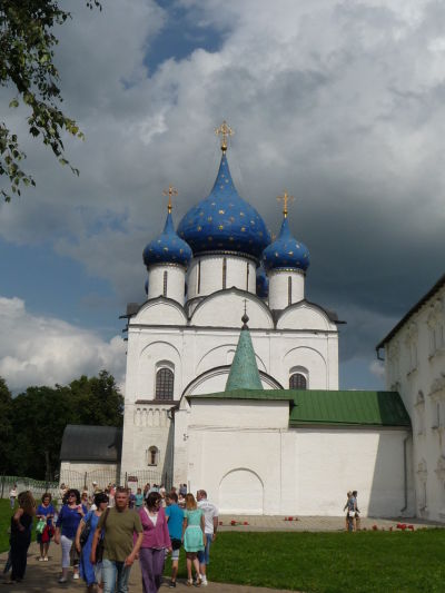 Suzdaľský kremeľ s Katedrálou Narodenia Panny Márie s typicky modrými kupolami
