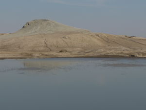 Jazero v Gobustanskom národnom parku