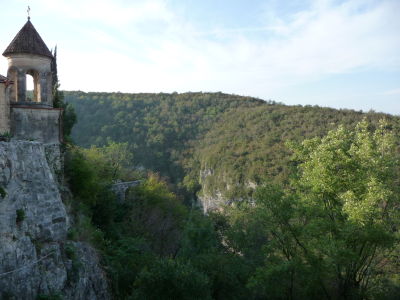 Výhľad na okolie kláštora