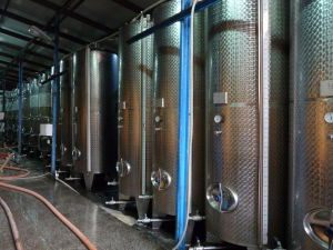 Vináreň Kindžamarauli - Izolované nádrže pre výrobu vína
