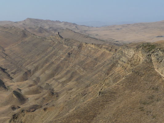 Hrebeň rozďelujúci Azerbajdžan (vľavo) a Gruzínsko (vpravo)