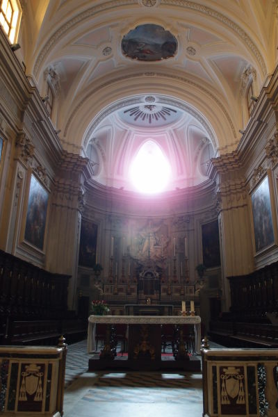 Hlavný oltár - Katedrála Nanebovzatia Panny Márie (Cattedrale di Santa Maria Assunta) v Molfette