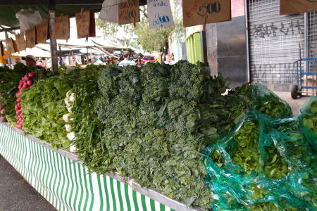 Trh s ovocím a zeleninou v štvrti Bela Vista
