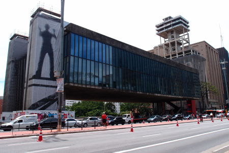 Avenida Paulista - Múzeum umenia (Museu de Arte de São Paulo Assis Chateaubriand)