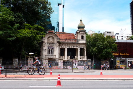 Stará a nová architektúra na Avenide Paulista