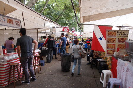 Trh na námestí Praça Benedito Calixto - Food court