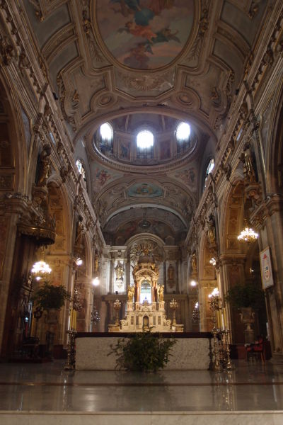 Hlavný oltár v Metropolitnej katedrále v Santiagu de Chile