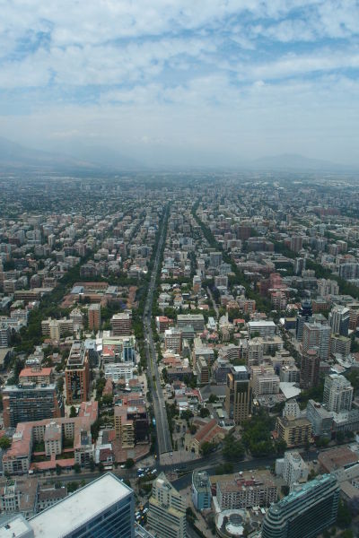 Výhľad na Santiago de Chile z Gran Torre - najvyššej budovy v Južnej Amerike