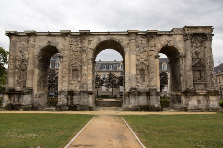 Marsova brána - rímsky oblúk v Reims slúžil ako jedna z brán v opevnení mesta (zdroj: Wikipedia)