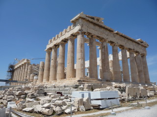 Partenón - Hlavný chrám na Akropoli, zasvätený bohyni Aténe