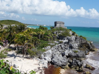 El Castillo na brehu Karibiku v Tulume