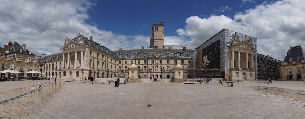 Vojvodský palác na Námestí oslobodenia (Place de la Libération) v Dijone