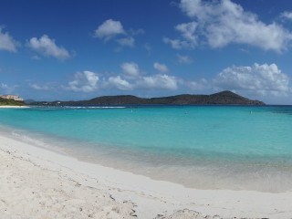 Pláž Lindquist Beach na ostrove Svätý Tomáš (Saint Thomas)