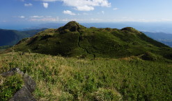 Pohľad z Mt. Qixing - najvyššieho vrcholku Národného parku Yangmingshan