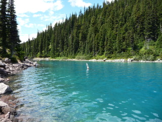 Jazero Garibaldi v rovnomennom provinčnom parku Garibaldi