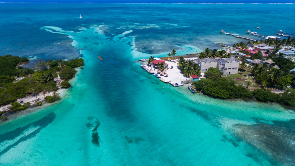 Koralový ostrov Caye Caulker pri pobreží Belize