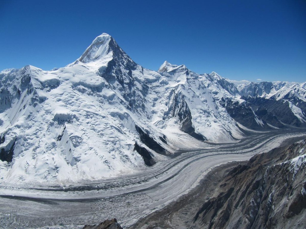 Hora Chan Tengri na hraniciach Kirgizska (Zdroj: Wikipedia)